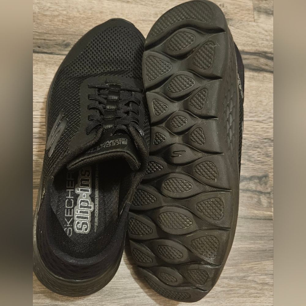 Skechers Women's Go Walk Black Sneakers - Picture 3 of 8